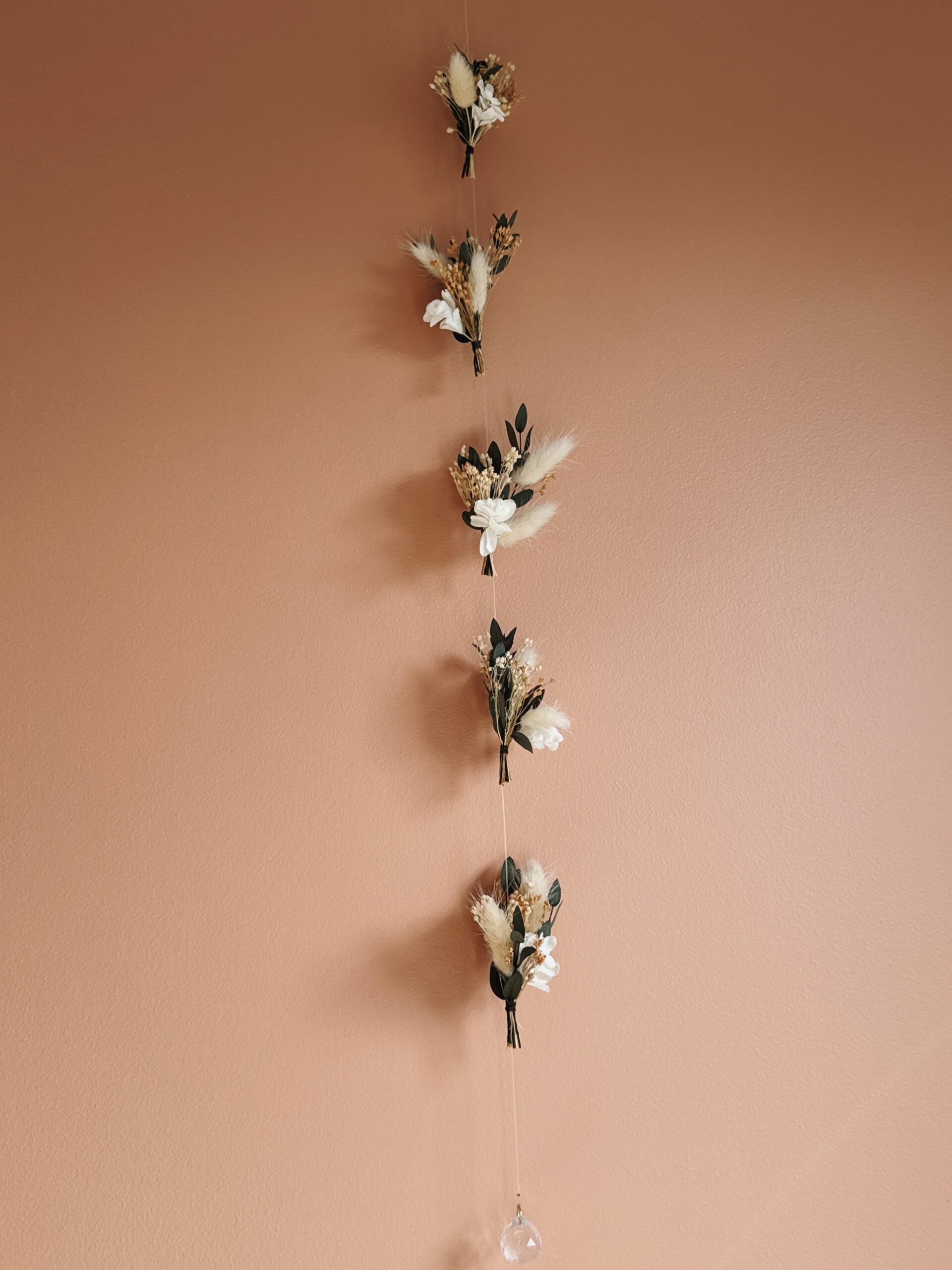 Rêve Suspendu — Guirlande verticale fleurs séchées et suncatcher – Image 3