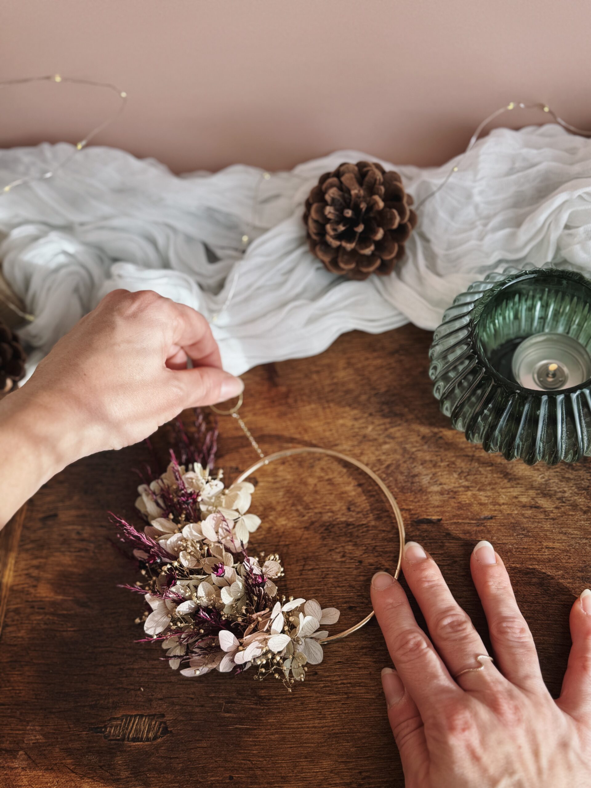 Rosalia — Couronne murale rose, prune & doré – Image 9