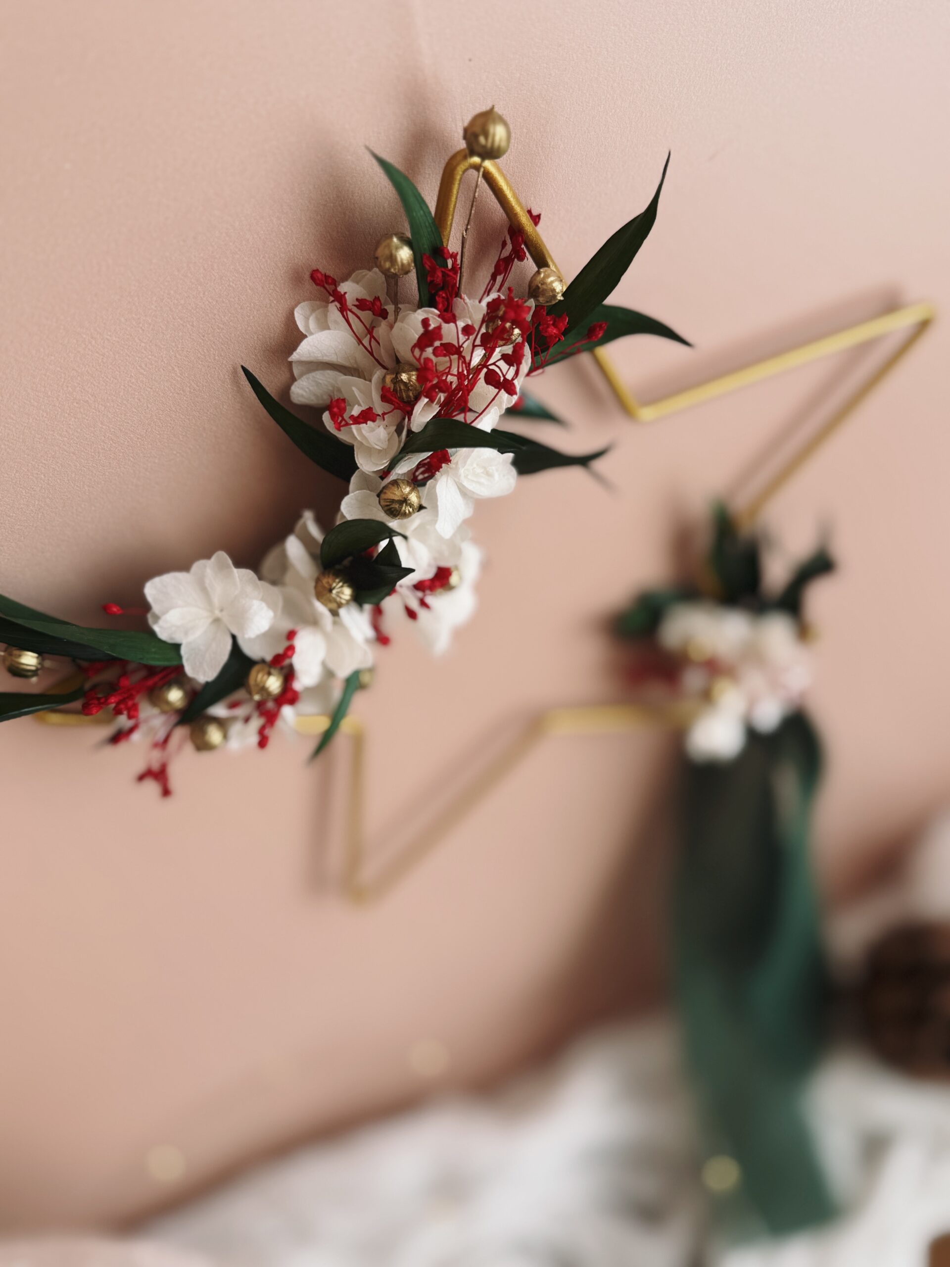 Étoile enchantée — Étoile murale florale aux couleurs de Noël – Image 9