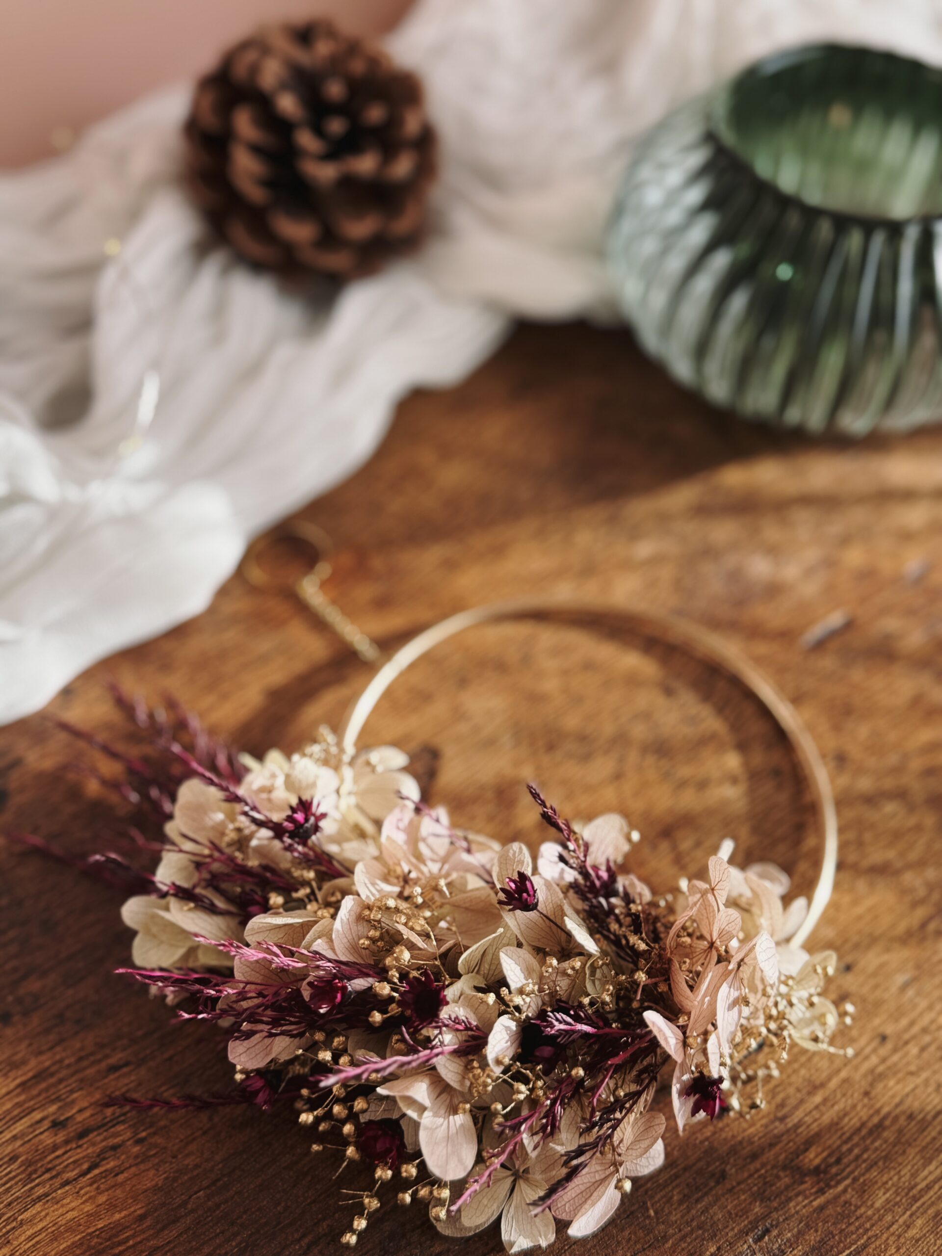 Rosalia — Couronne murale rose, prune & doré – Image 5