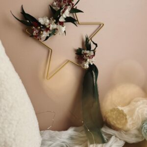 Étoile enchantée — Étoile murale florale aux couleurs de Noël