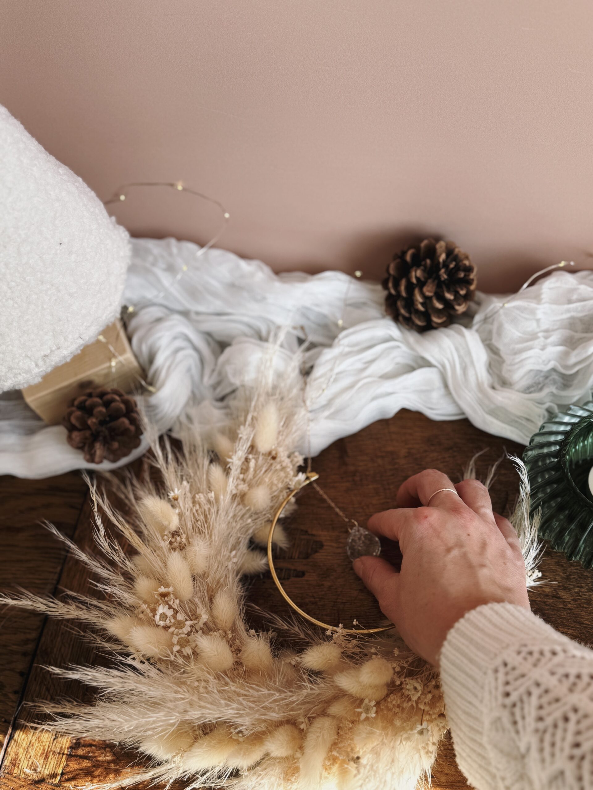 Éclats de Lune — Attrape-soleil floral en forme de lune – Image 7