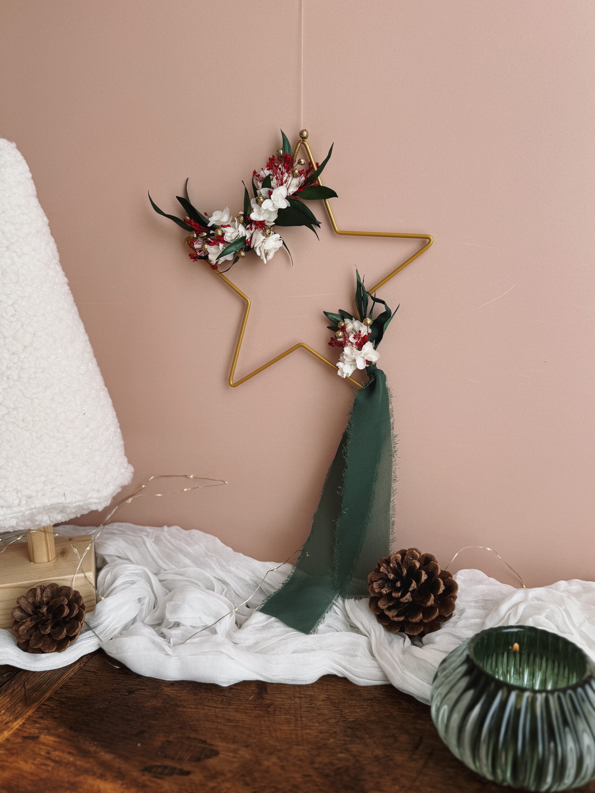 Étoile enchantée — Étoile murale florale aux couleurs de Noël – Image 8