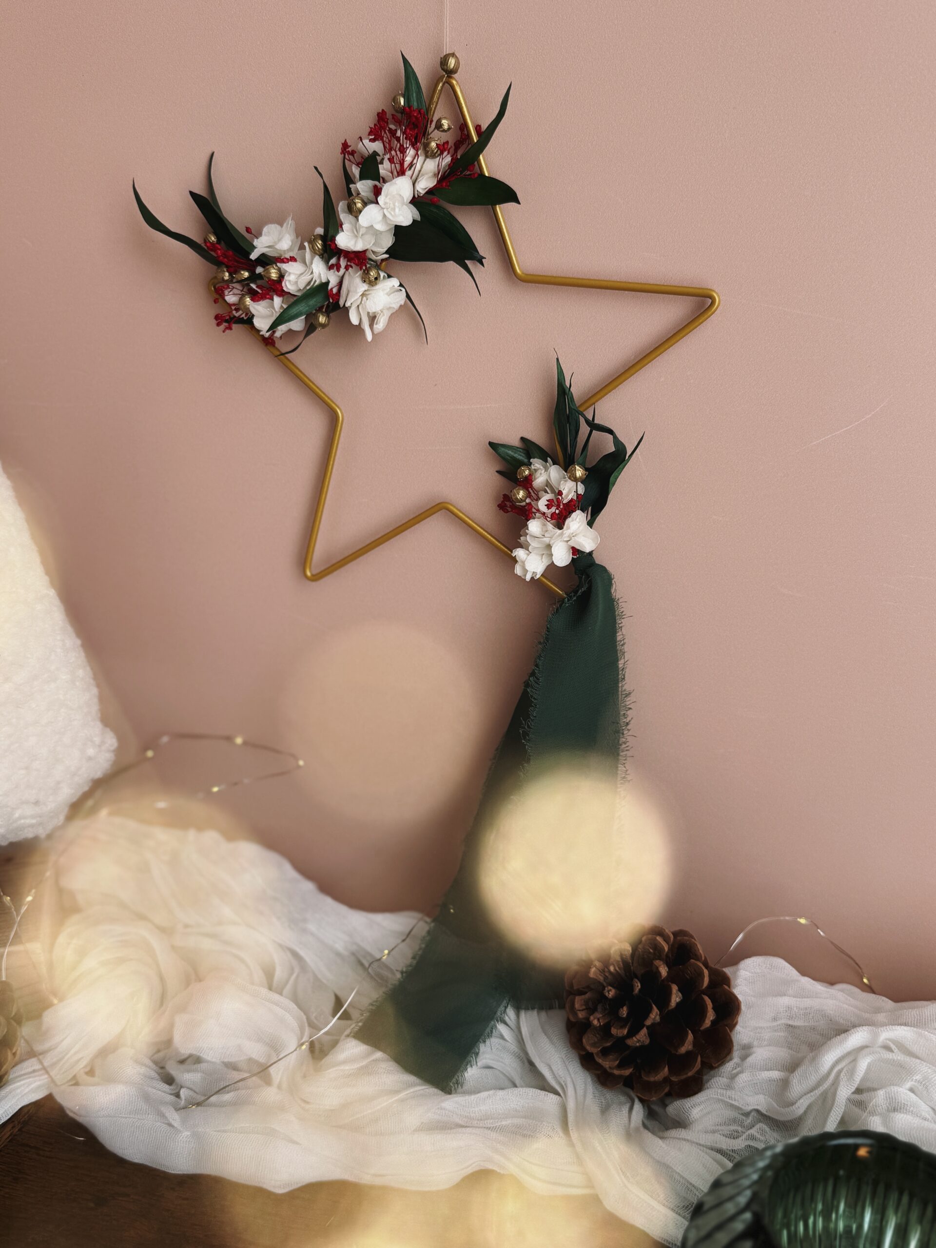 Étoile enchantée — Étoile murale florale aux couleurs de Noël – Image 6