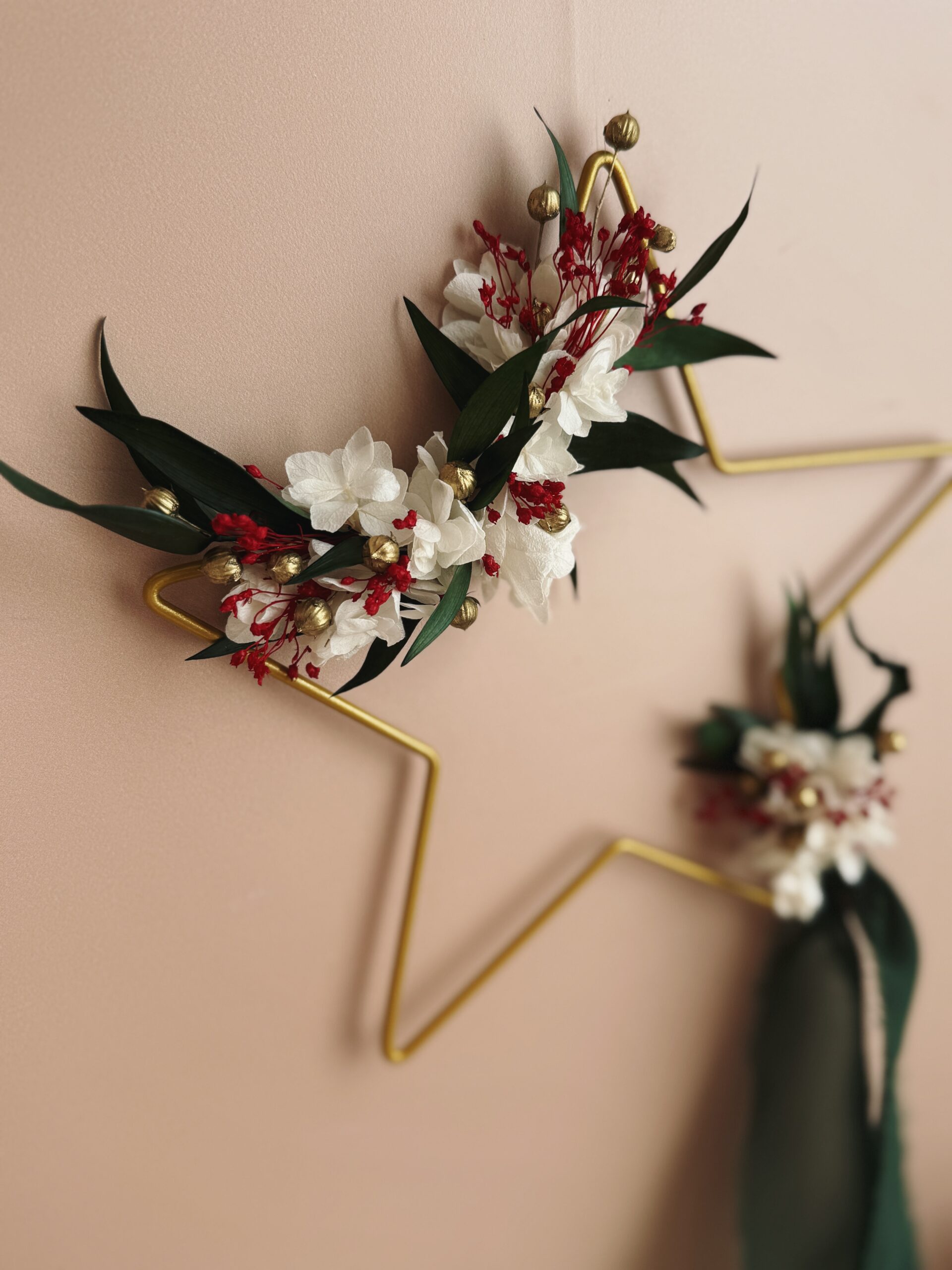 Étoile enchantée — Étoile murale florale aux couleurs de Noël – Image 5