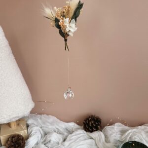 Rêve Suspendu — Guirlande verticale fleurs séchées et suncatcher